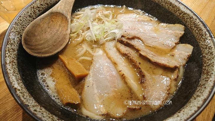 モツがうまい!神戸三宮にある「北野坂 奥」で念願のカレーつけめん