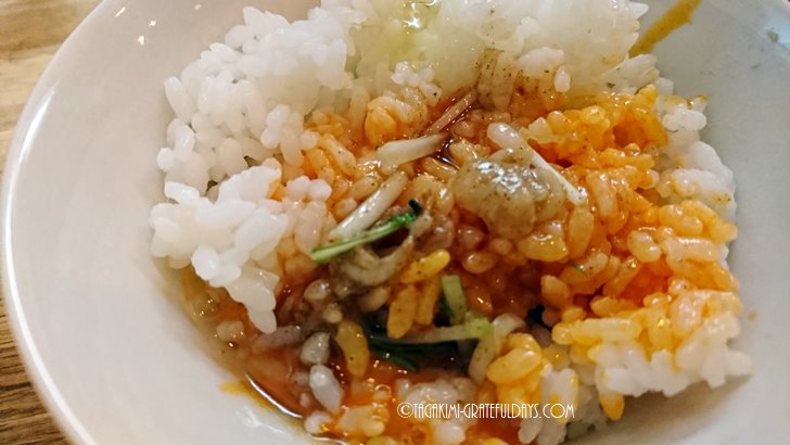 甲東園で麺屋なる戸の油そばを食べる!スープを卵かけご飯にかけると美味しい