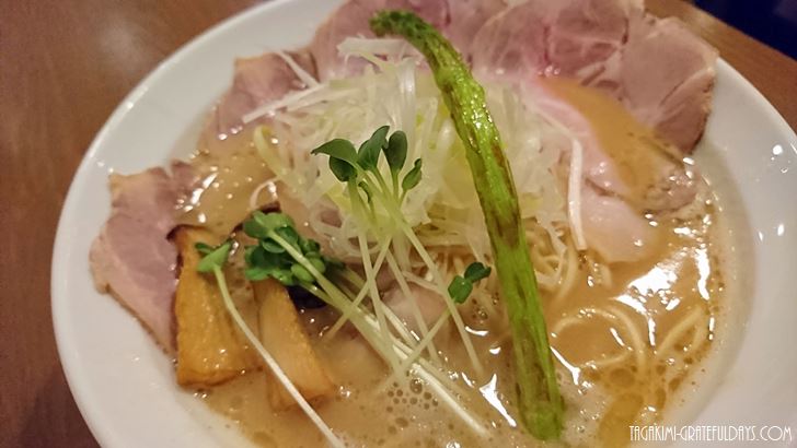 濃厚鳥ポタスープ!麺チキンヒーローの極濃は濃い味が好きな人にはたまらない